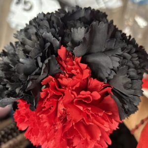 ramillete negro y rojo