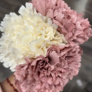 ramillete rosa maquillaje y beige