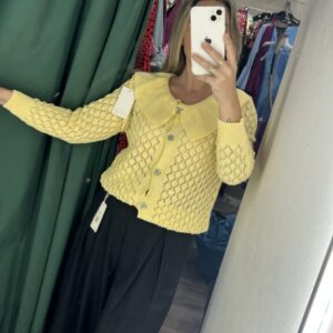 Rebeca amarilla hilo volante