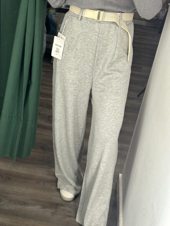 pantalón gris con cinturón algodón