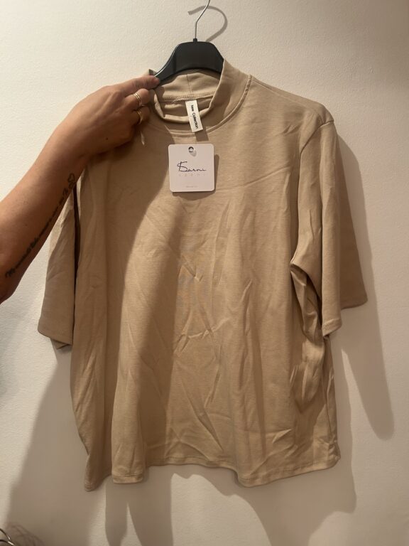 camiseta zara beige oversize