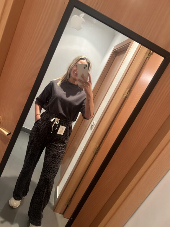 camiseta zara gris oscura oversize