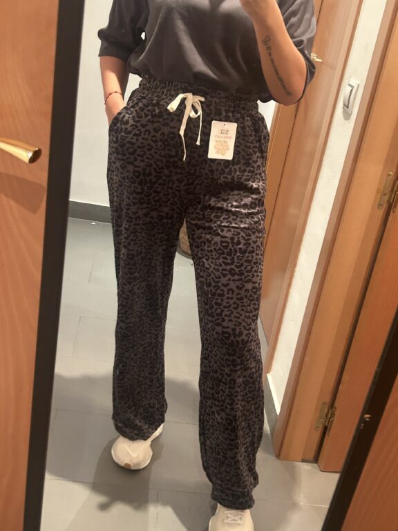 pantalon terciopelo negro leopardo