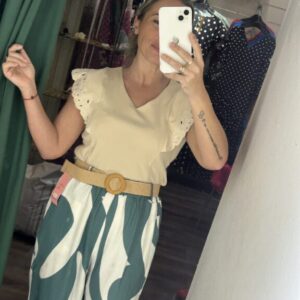 camiseta beige perforada