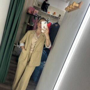 traje chaqueta camel