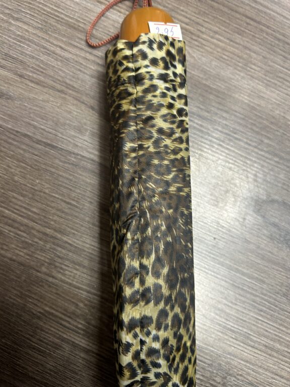 paragua leopardo chico oscuro