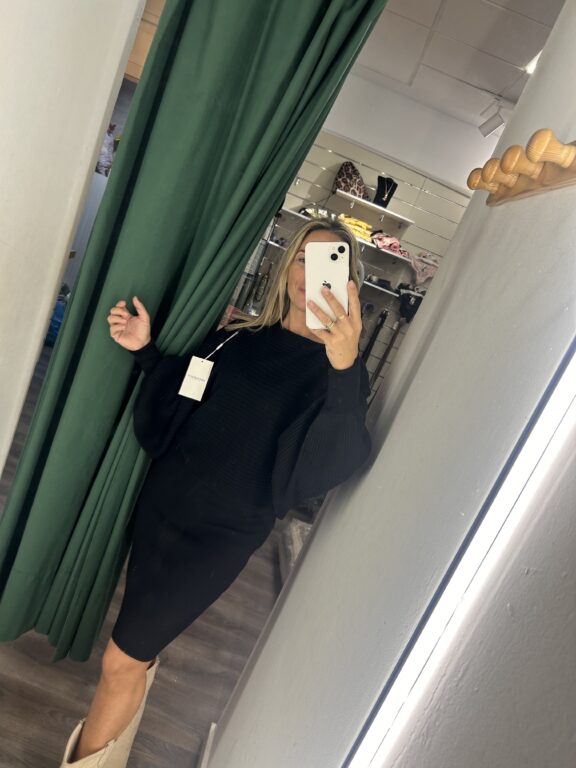 vestido negro con jersey