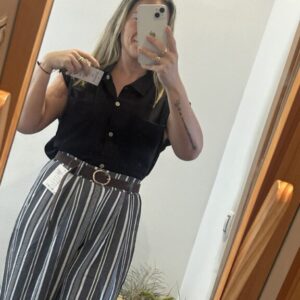 camisa negra bolsillo