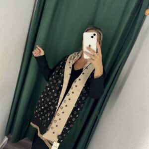 pañoleta beige y negra