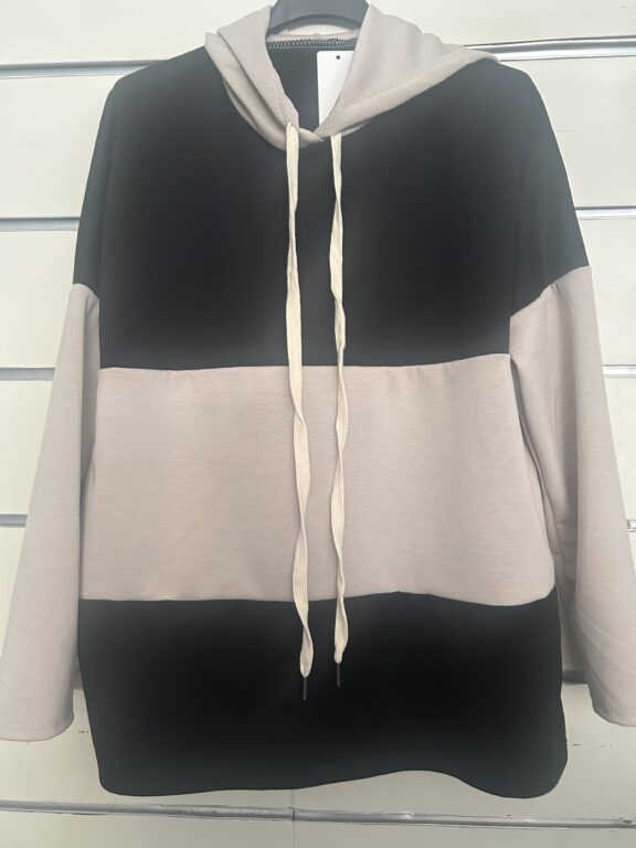 sudadera negra y beige diana