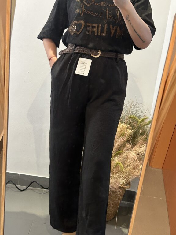 pantalon negro con cinturón