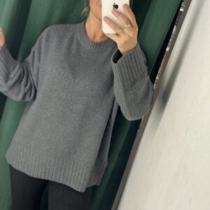 jersey gris oscuro cuello caja oversize
