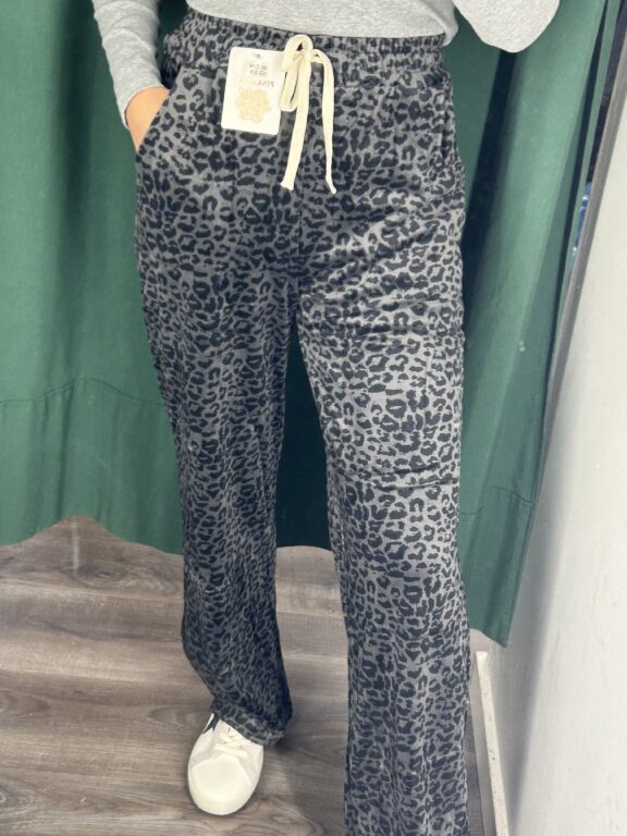 pantalon terciopelo negro leopardo