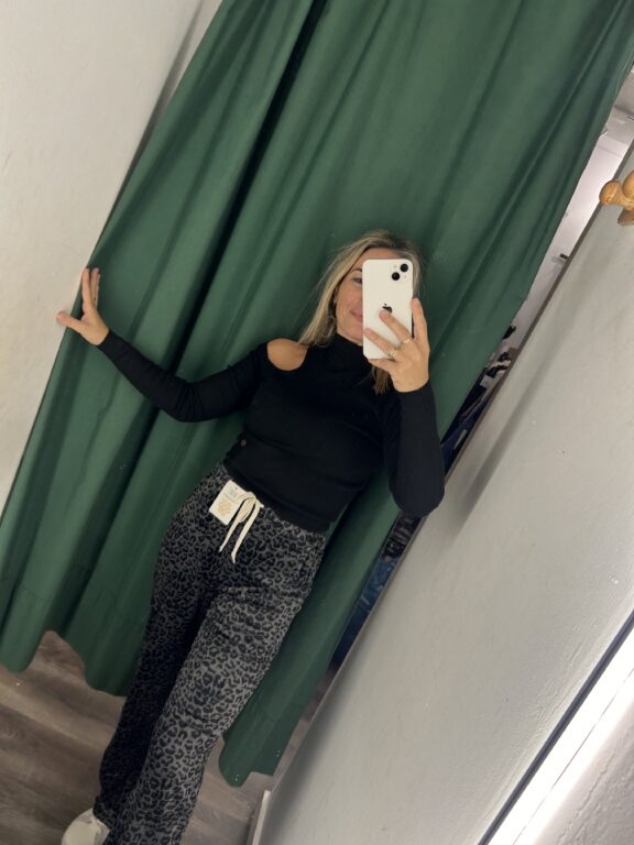 jersey negro hombro fuera