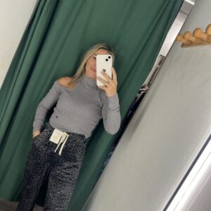 jersey gris hombro fuera