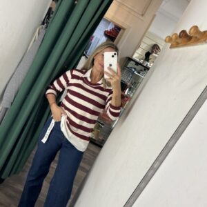 camiseta con cuello rayas burdeos