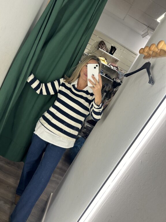 camiseta con cuello rayas azul marino