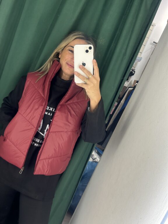 chaleco acolchado burdeos