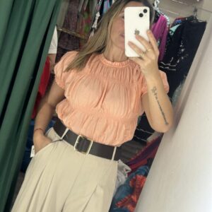 camisa coral fruncida