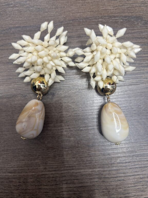 pendientes cositas beige