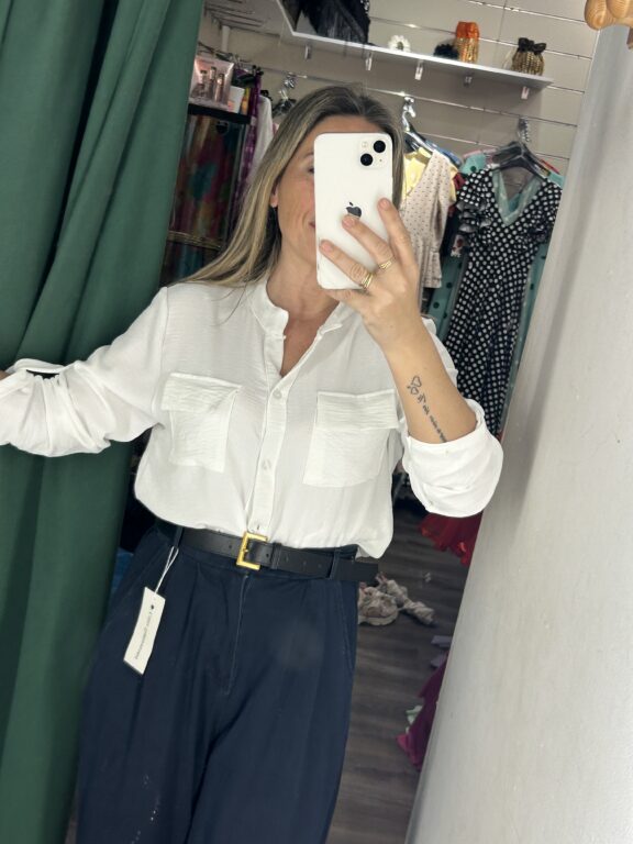 camisa blanca bolsillo