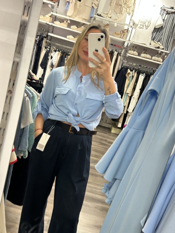 camisa celeste bolsillo