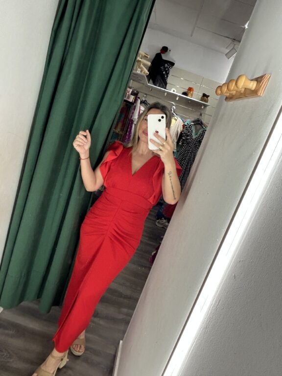 Vestido rojo manga volante