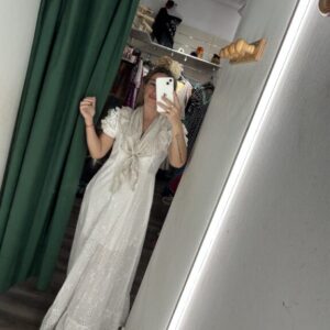 bata perforada blanca pico beige