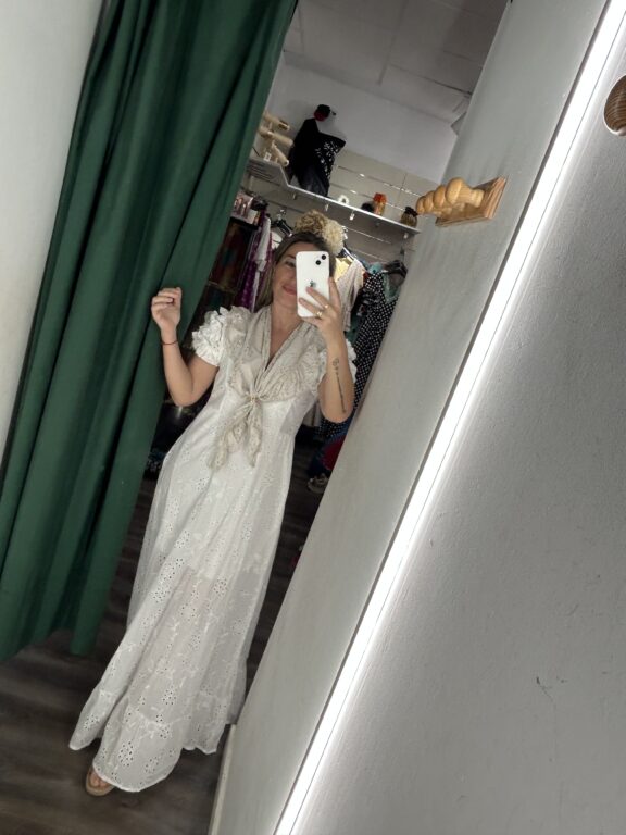 bata perforada blanca pico beige