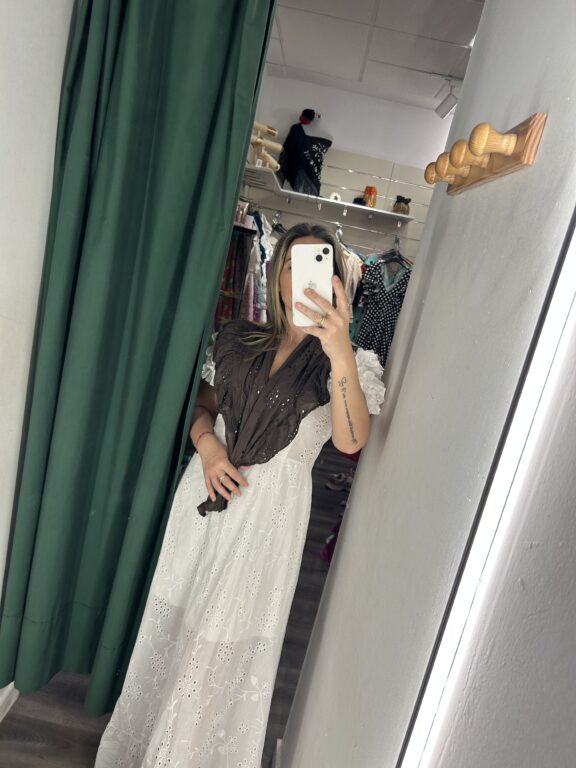 Bata perforada pico marrón