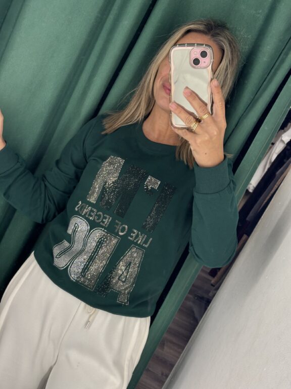sudadera verde con letras brillo