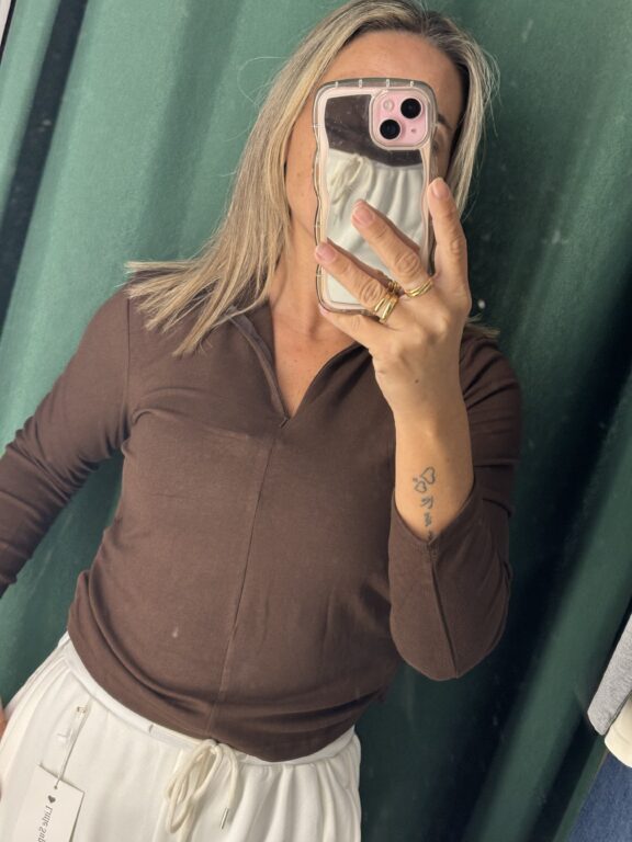 Inicio camiseta con cremallera marron