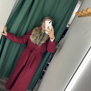 abrigo paño largo burdeos con pelos