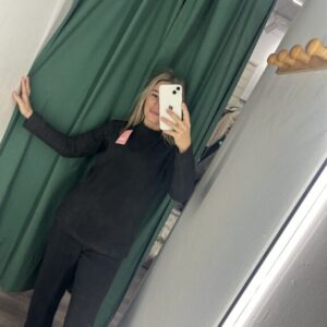 camiseta negra polar