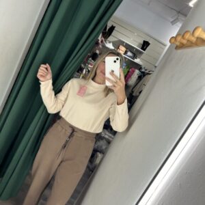 camiseta beige polar