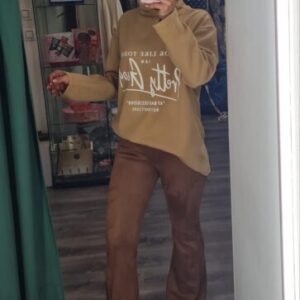 sudadera camel letras blanca piel melo