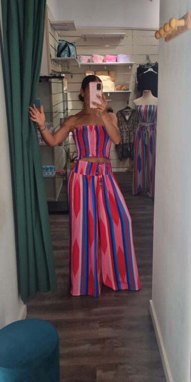 conjunto top tonos azules y rosa