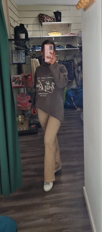 sudadera topo letras blancas